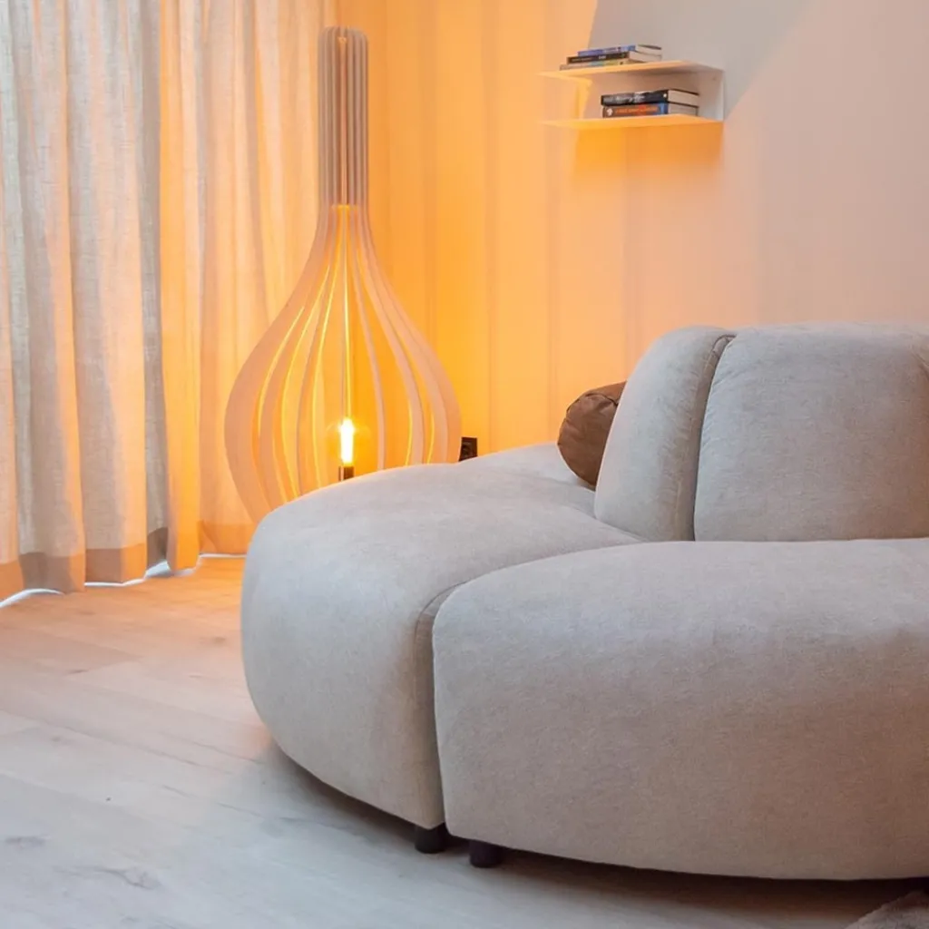 Straluma Grote vloerlamp kegel naturel hout met zwart> Vloerlampen|Botanische Verlichting