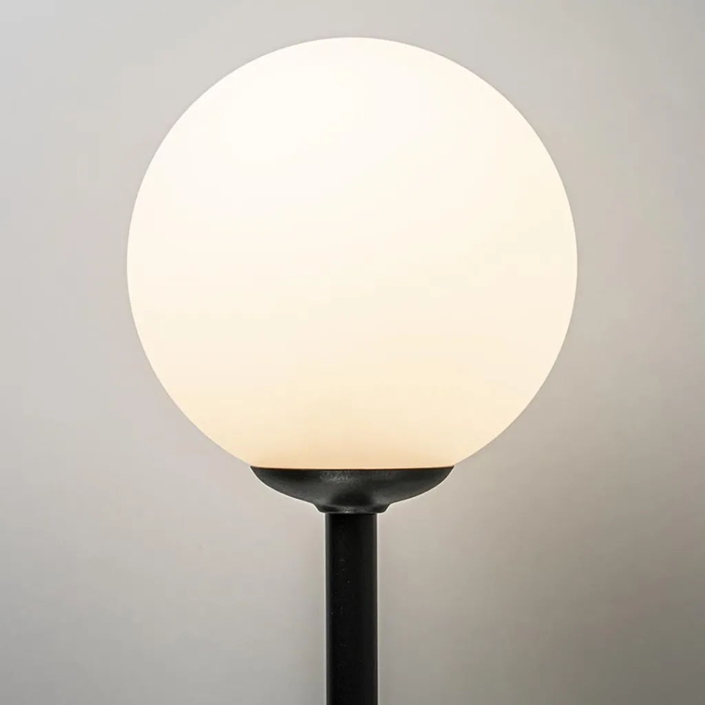 Straluma Grote wandlamp mat zwart met witte glazen bol> Wandlampen|Industriële Verlichting
