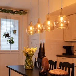 Straluma 4-Lichts eettafelhanglamp zwart/goud met amber glazen bollen><noscript><img width=