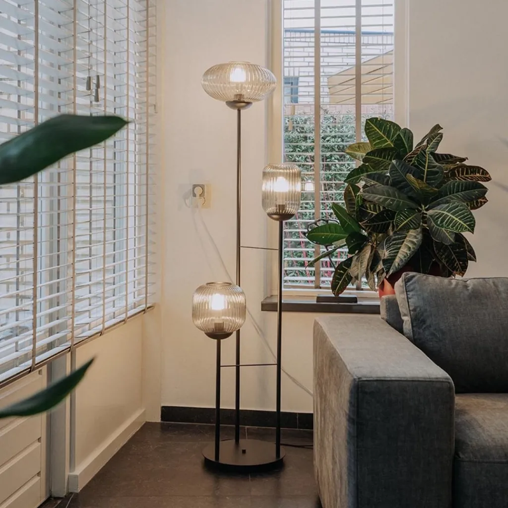 Straluma 3-Lichts vloerlamp met smoke glazen kappen reliëf> Vloerlampen|Luxe Verlichting